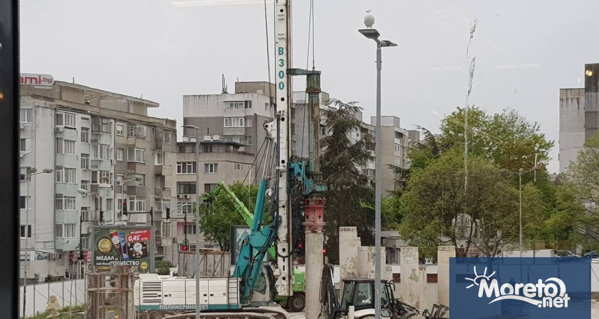 Тече строителна работа в терена между АГ болница и Окръжна