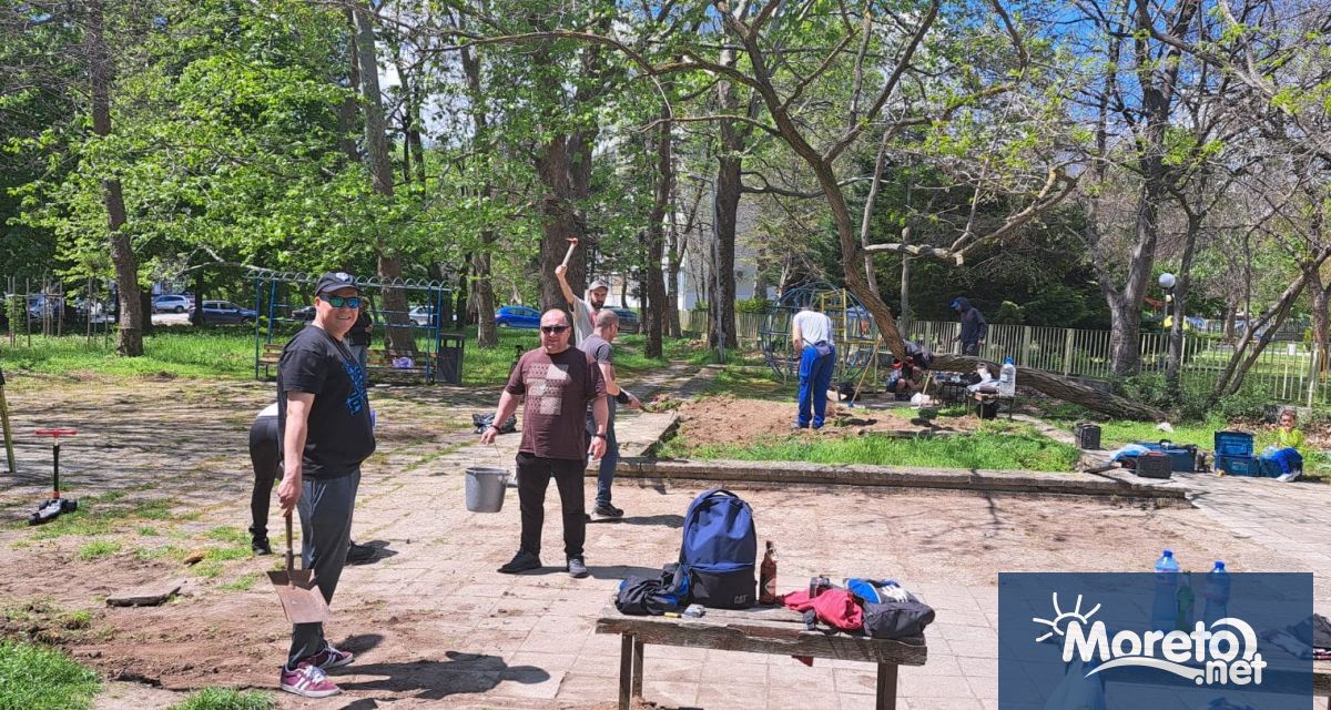 Любима площадка от детството в кв Чайка са ремонтирали група варненци