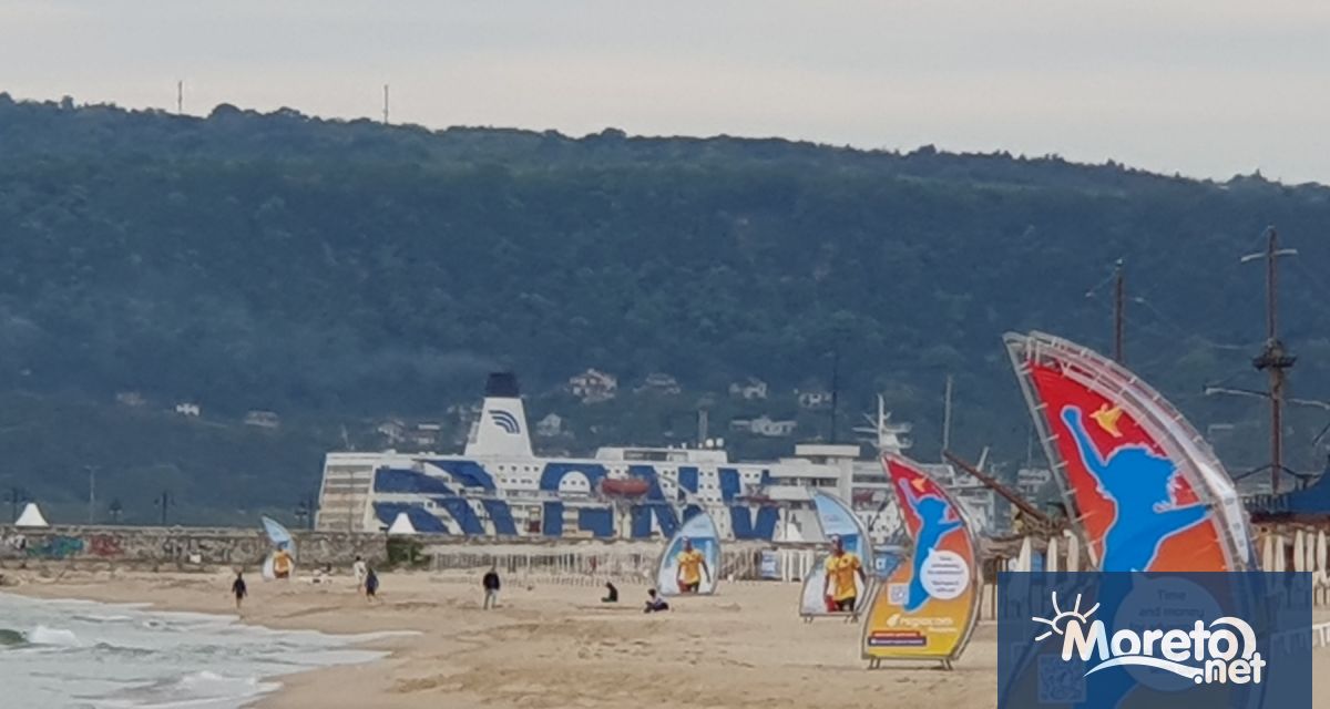 Ро ро пасажерският кораб GNV AZZURRA влезе в пристанище Варна малко
