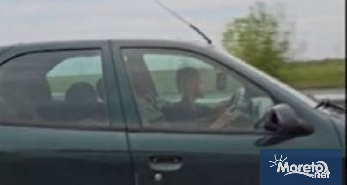 Шофьор сложил в скута си дете кара по магистрала Тракия