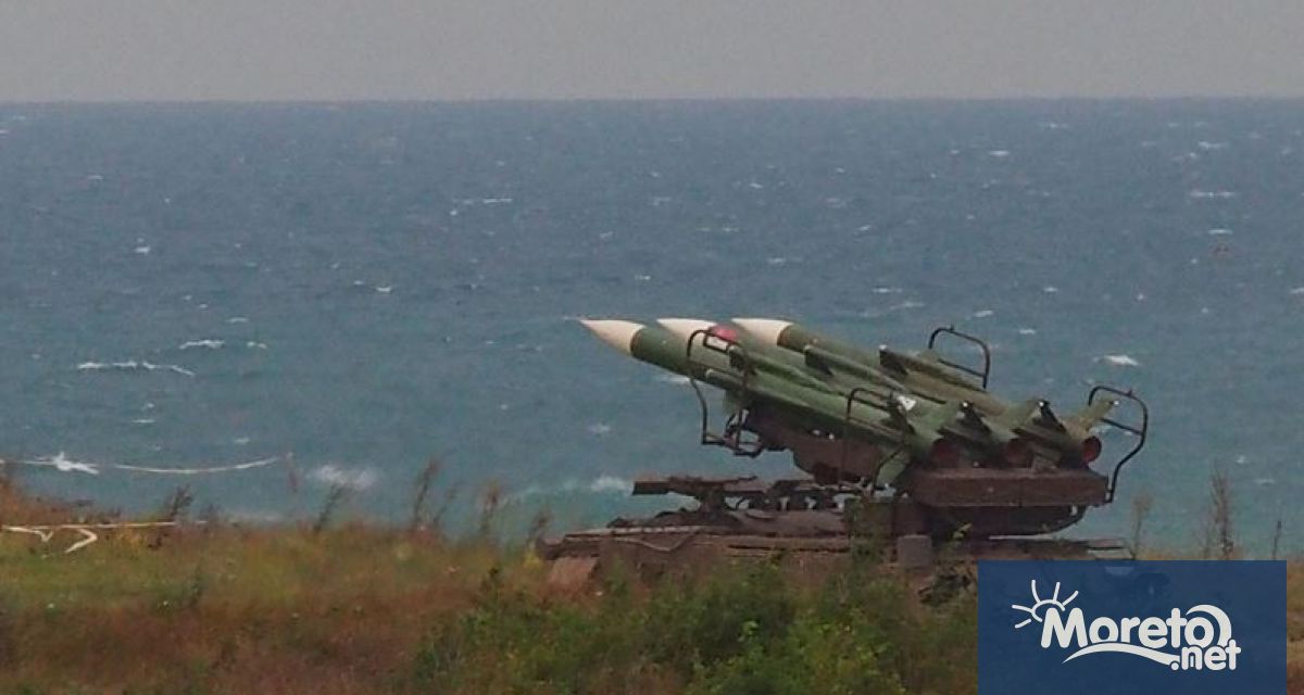 Във връзка с провеждането на тактически учения с бойни стрелби