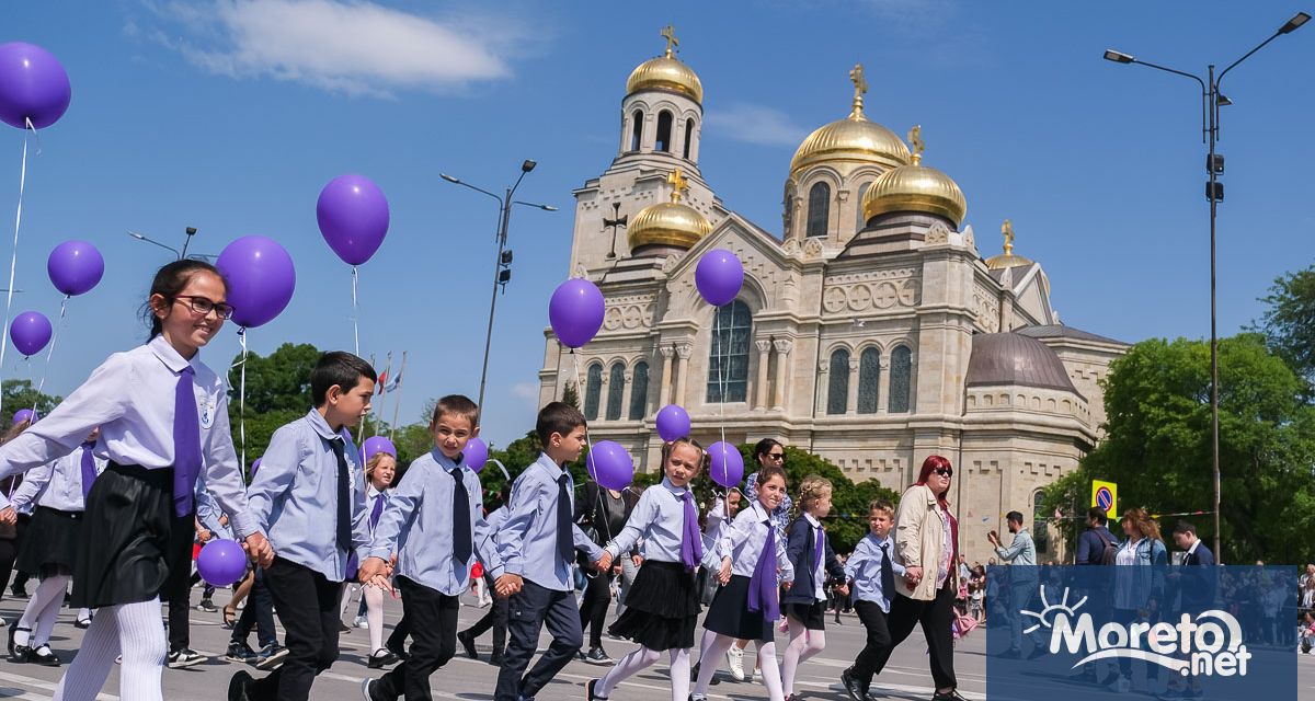 Десетки хиляди се включиха в днешното шествие във Варна за