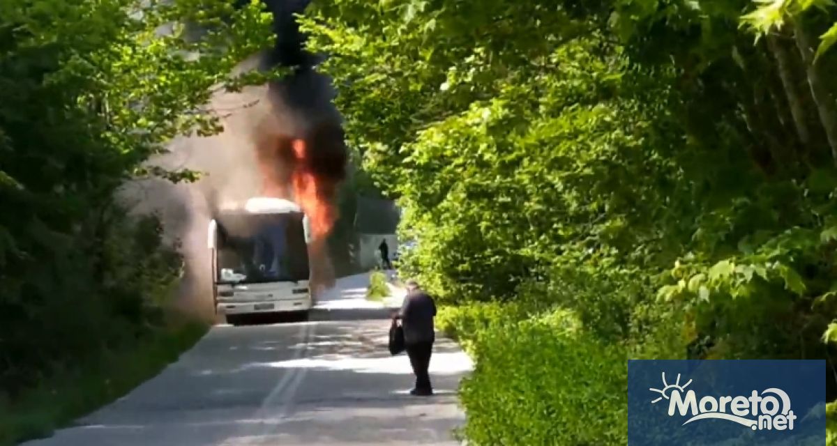 Автобус с 33-ма български туристи се запали в Северна Гърция.