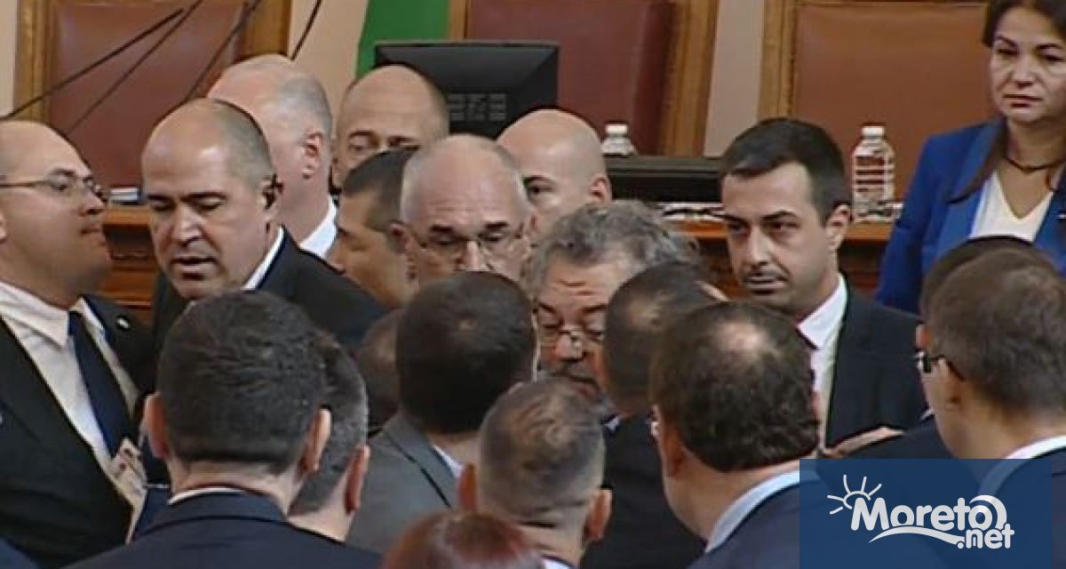 До бой се стигна в пленарната зала по време на