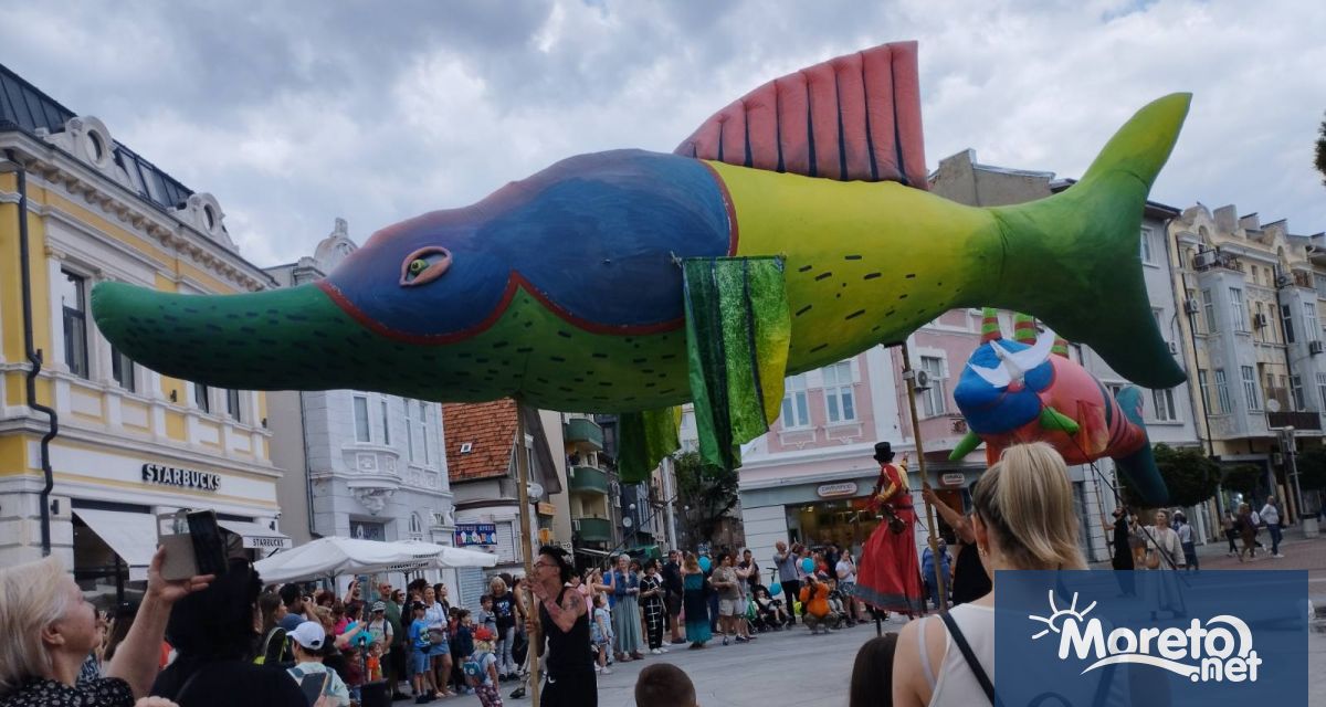 С уличен парад за хората и природата с кукли по големи