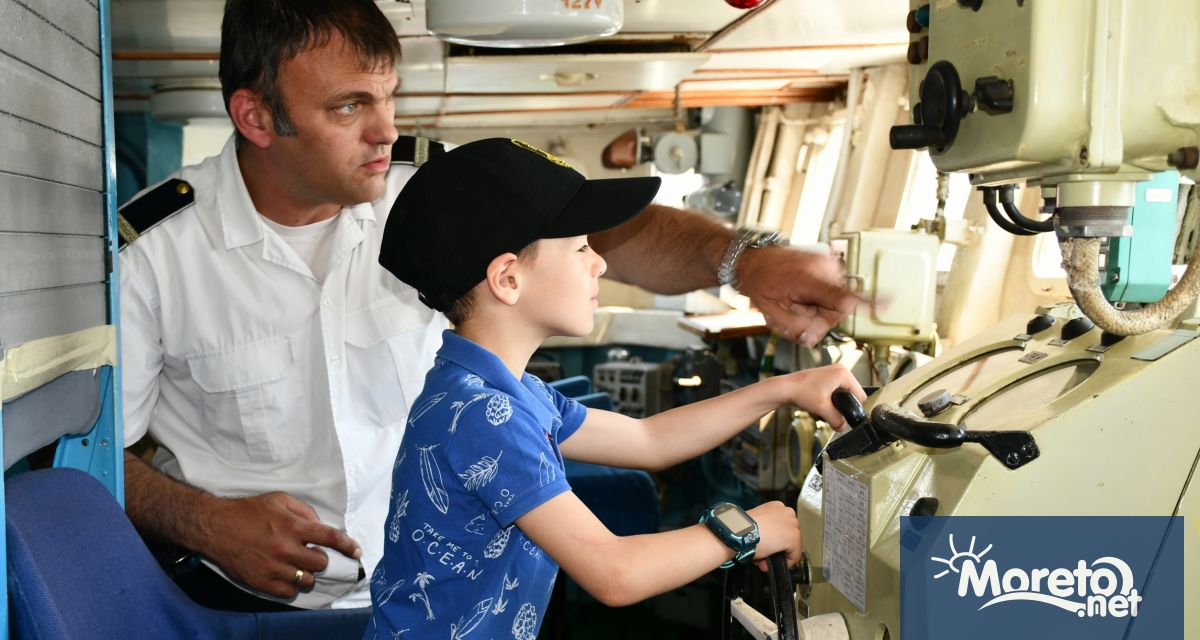 По случай Международния ден на детето, Военноморските сили на Република
