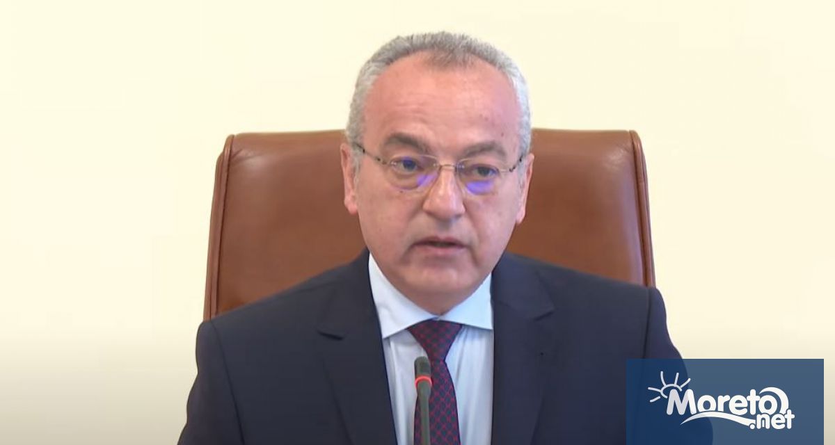 Премиерът Гълъб Донев прави отчет за свършеното от служебния кабинет
