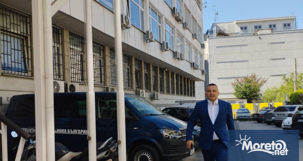 Кметът Иван Портних се яви днес в следствения отдел на