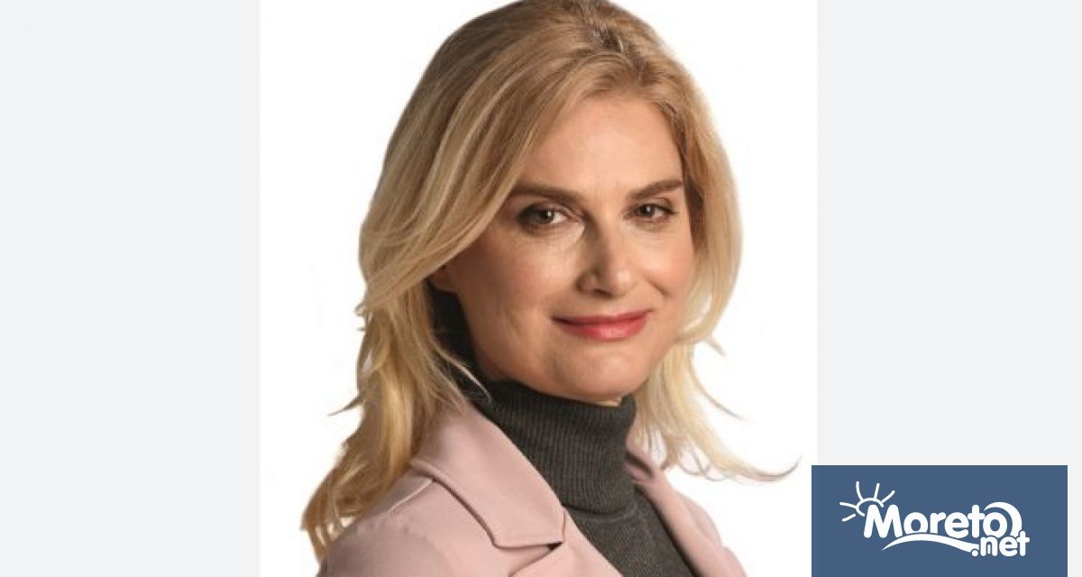 Зарица Георгиева е магистър по дипломация и международни отношения Университет