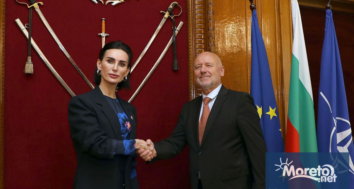 Възможностите за оказване на хуманитарна и военнотехническа помощ на Украйна