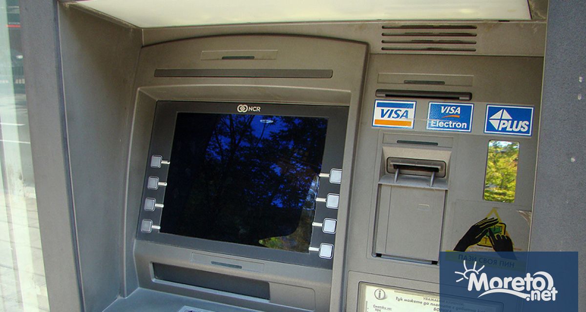 По данни на БНБ общият брой на банкоматите в България