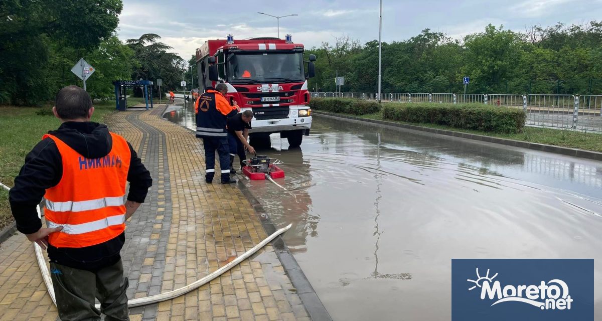 Всички наводнени участъци от пороя в квартал Аспарухово през вчерашния