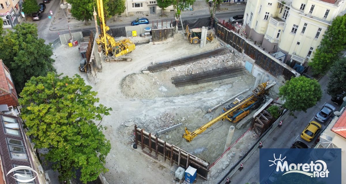 Как изглежда строежът на мястото на съборената градска баня Гъбата“