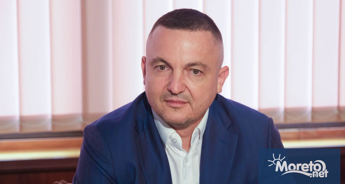 Кметът на Варна Иван Портних дава пресконференция по актуални теми