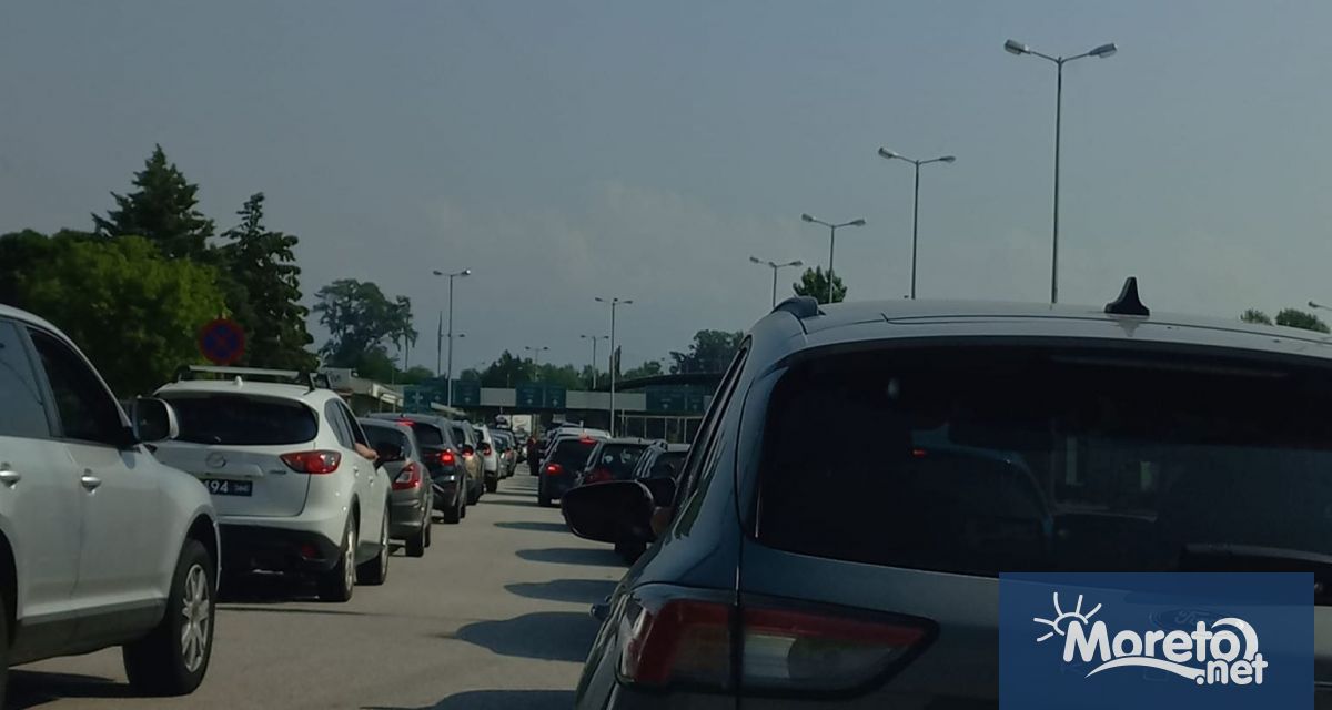 Трафикът към Гърция през граничния пункт Кулата е изключително натоварен