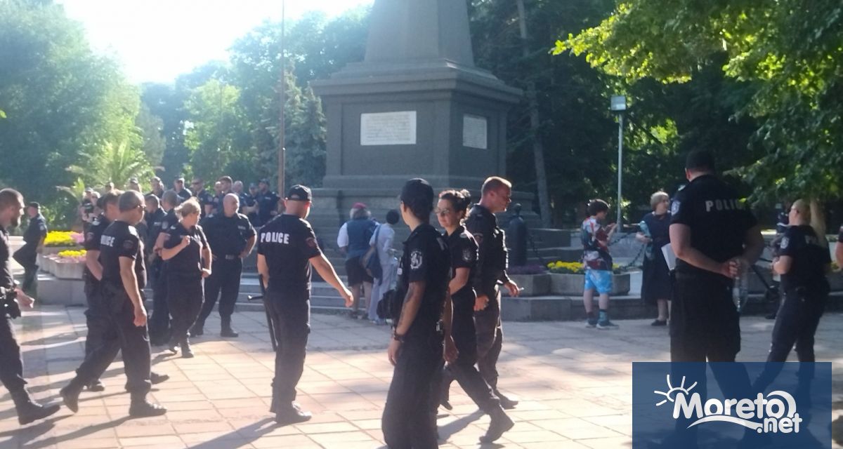 Около 30 представители на ЛГБТ общността във Варна голяма част