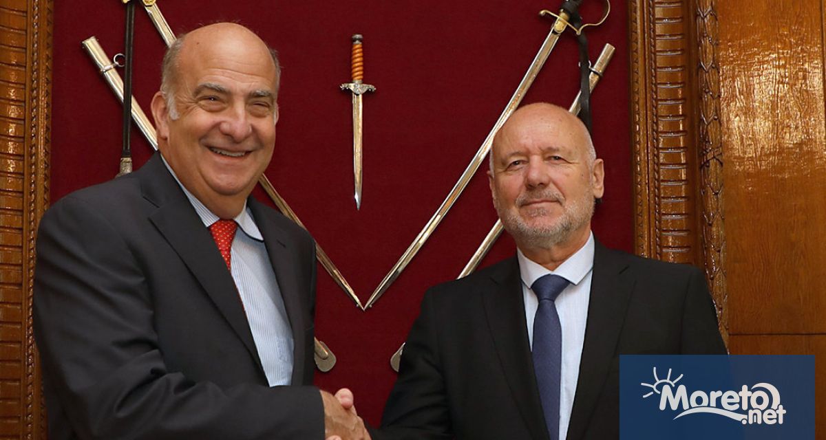 Министърът на отбраната Тодор Тагарев и посланикът на САЩ Н