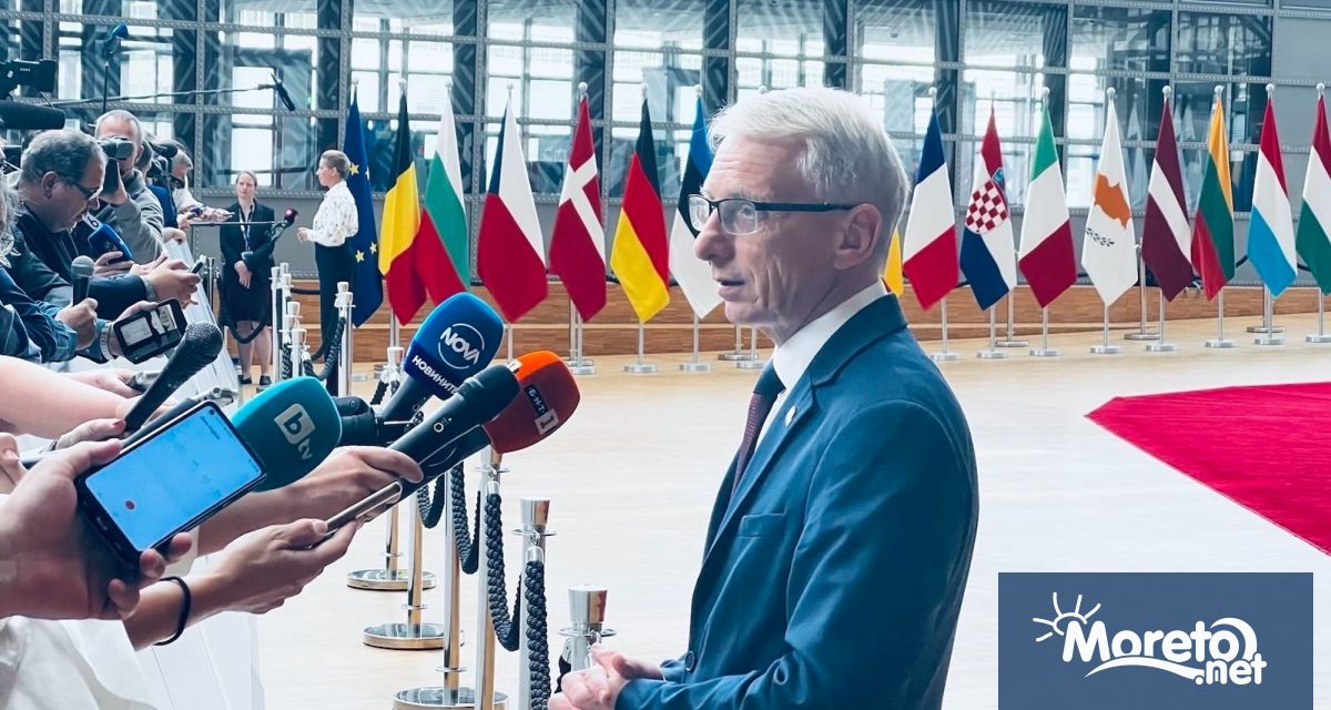 Министър председателят акад Николай Денков категорично защити българското розово масло и