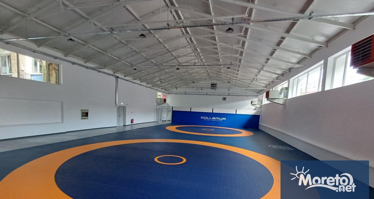 Кметът на Варна Иван Портних присъства на откриването на обновената