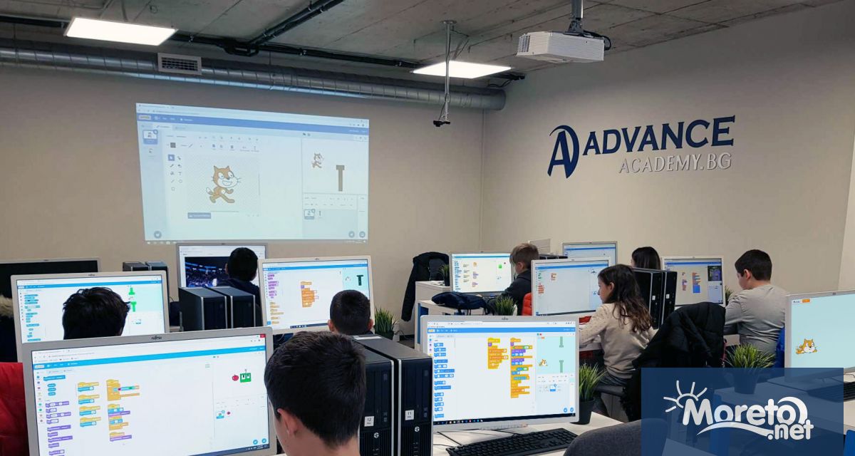 Лятната ученическа ИТ академия на Advance Academy продължава и през
