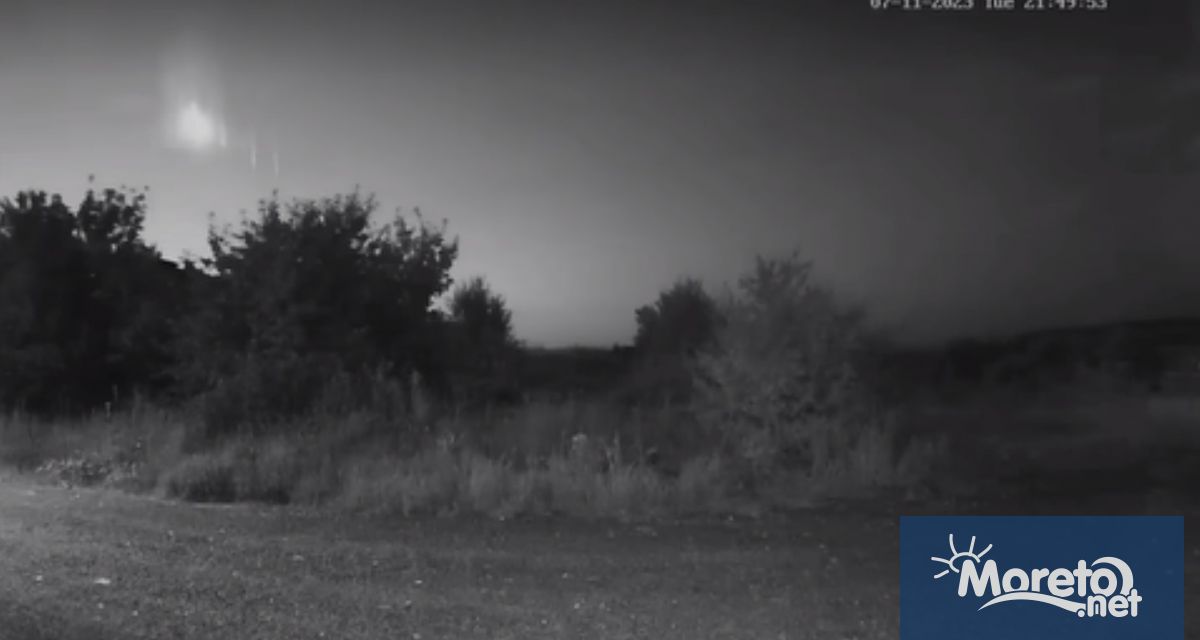 Ярък метеор се взриви снощи в атмосферата и освети небето