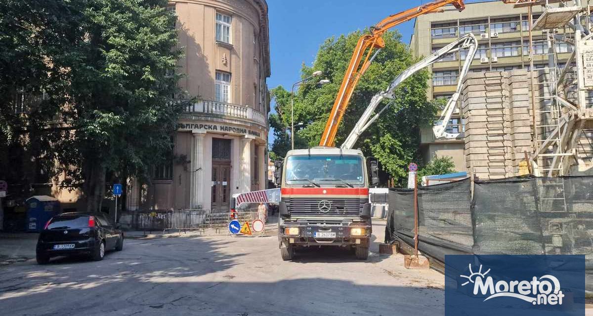 Дни наред строеж създава сериозни проблеми за трафика в малките