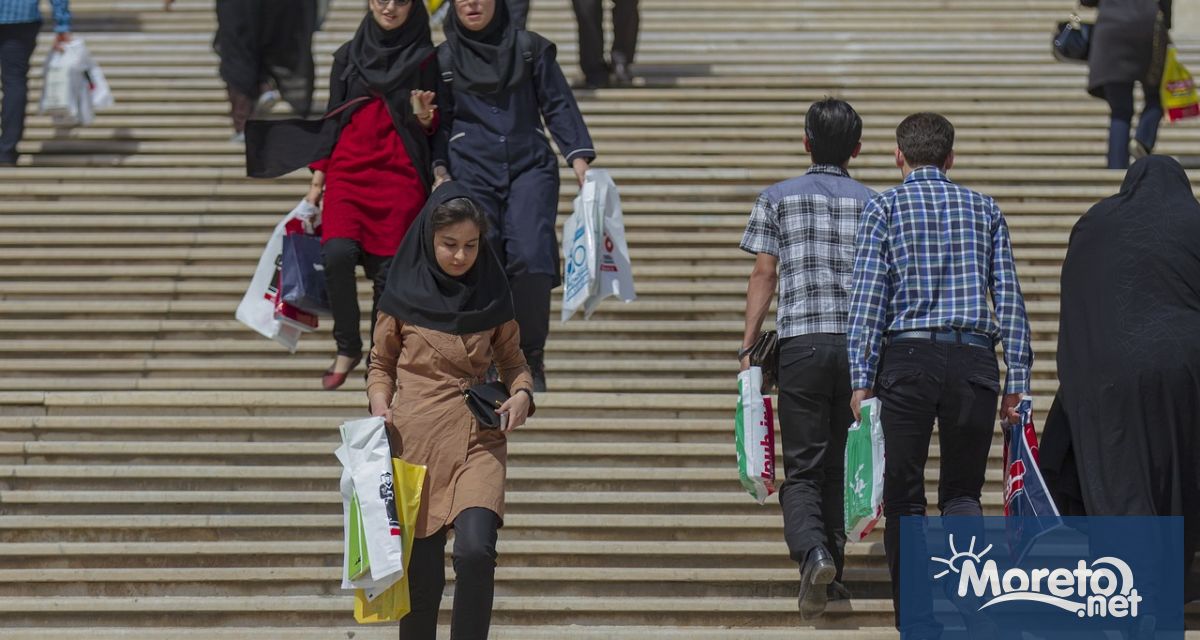 Иранските власти обявиха в неделя нова кампания, насочена към облеклото
