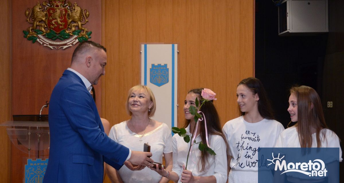 Кметът на Варна Иван Портних награди млади спортни надежди на