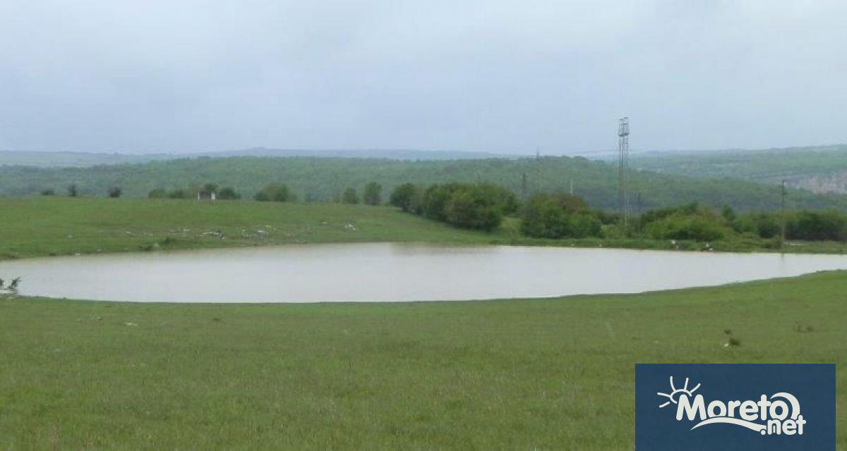 Министърът на околната среда и водите Юлиян Попов издаде заповеди