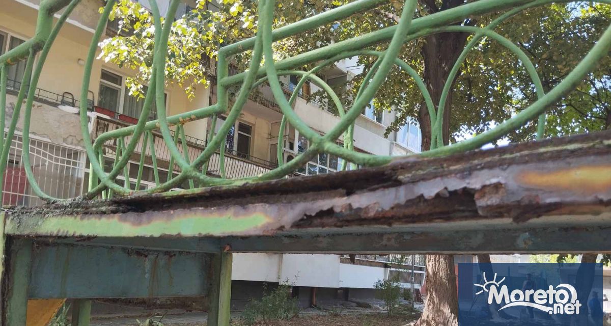 Десетки детски площадки във Варна все още чакат своя ред