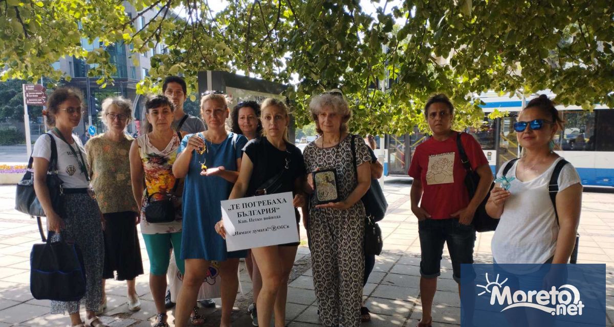 Едва десетина души събра протестът в подкрепа на фестивала Сръчко