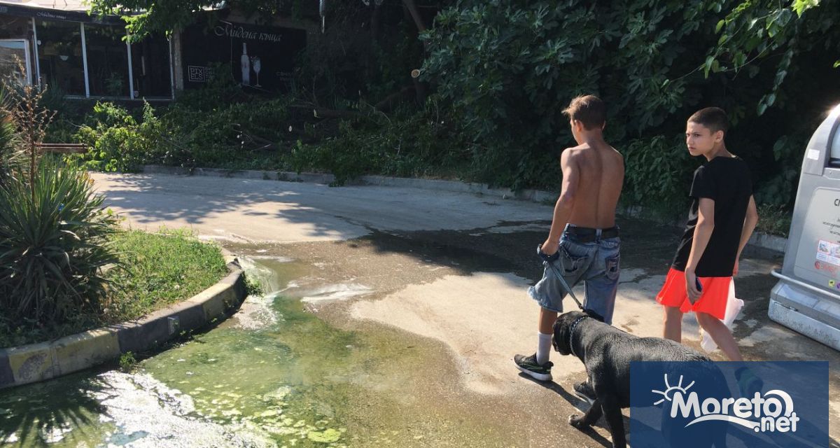 Отпадъчните води на крайбрежната алея във Варна при кръговото на