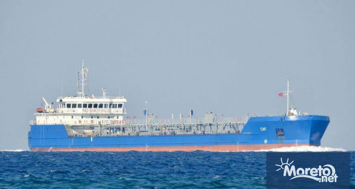 Танкер в Керченския пролив е пострадал при удар на украински