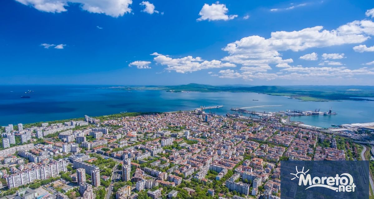 Спасен е капитан на обърнала се в морето яхта край