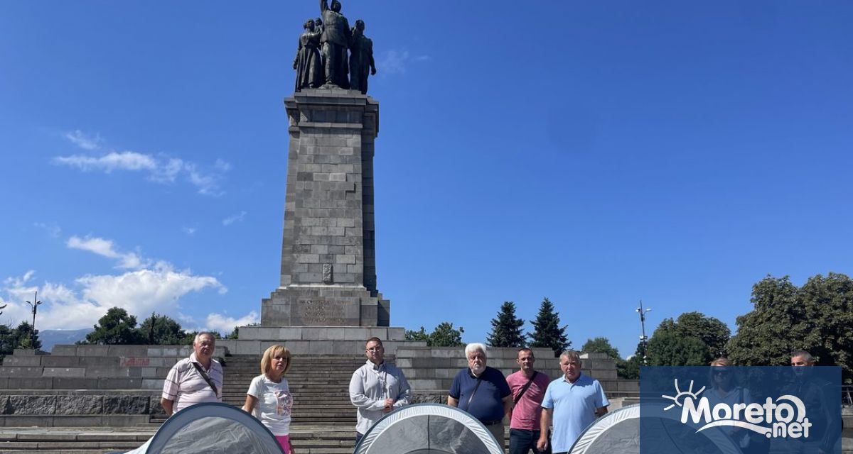 До 30 дни демонтират фигурите на Паметника на съветската армия