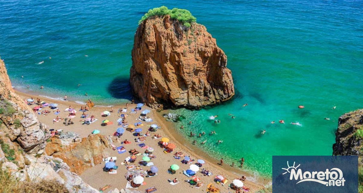 Откакто се помни Сегимон Ровира 56 годишен мъж тюркоазените води на