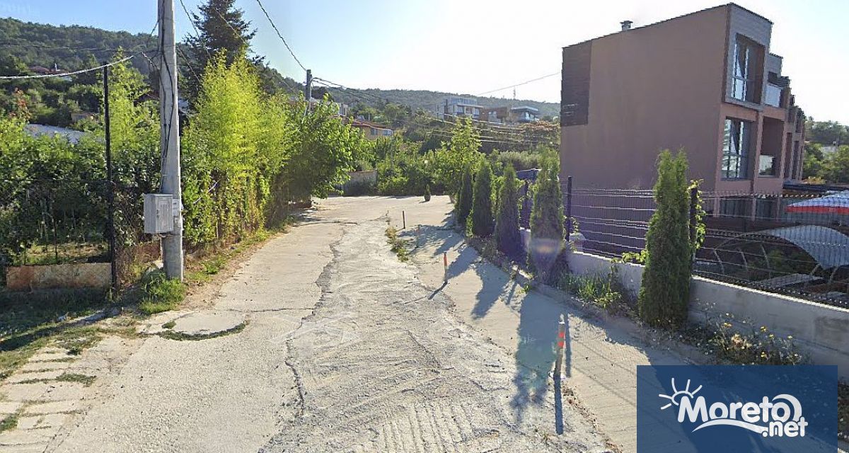 Работата по водопровода на 20 отсечки в района от м