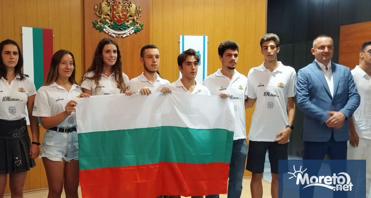 Символично изпращане на отбора от атлети на Математическа гимназия който