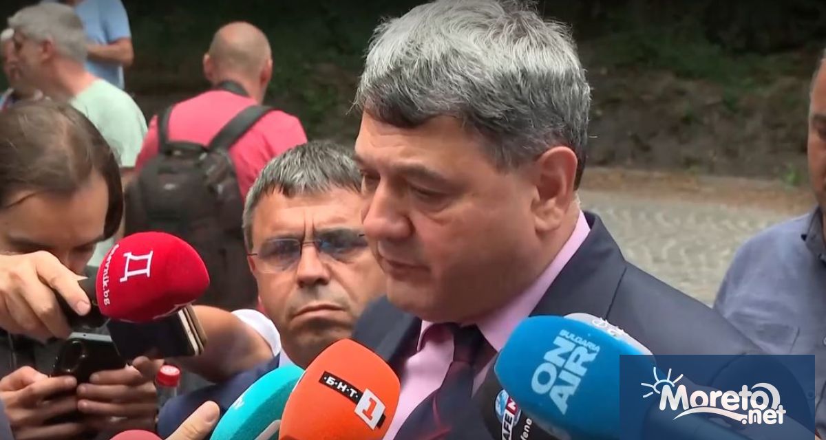 Алексей Петров е бил с трима души охрана по време