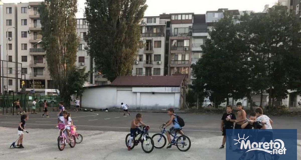 Жителите на района около Професионалната техническа гимназия които в началото