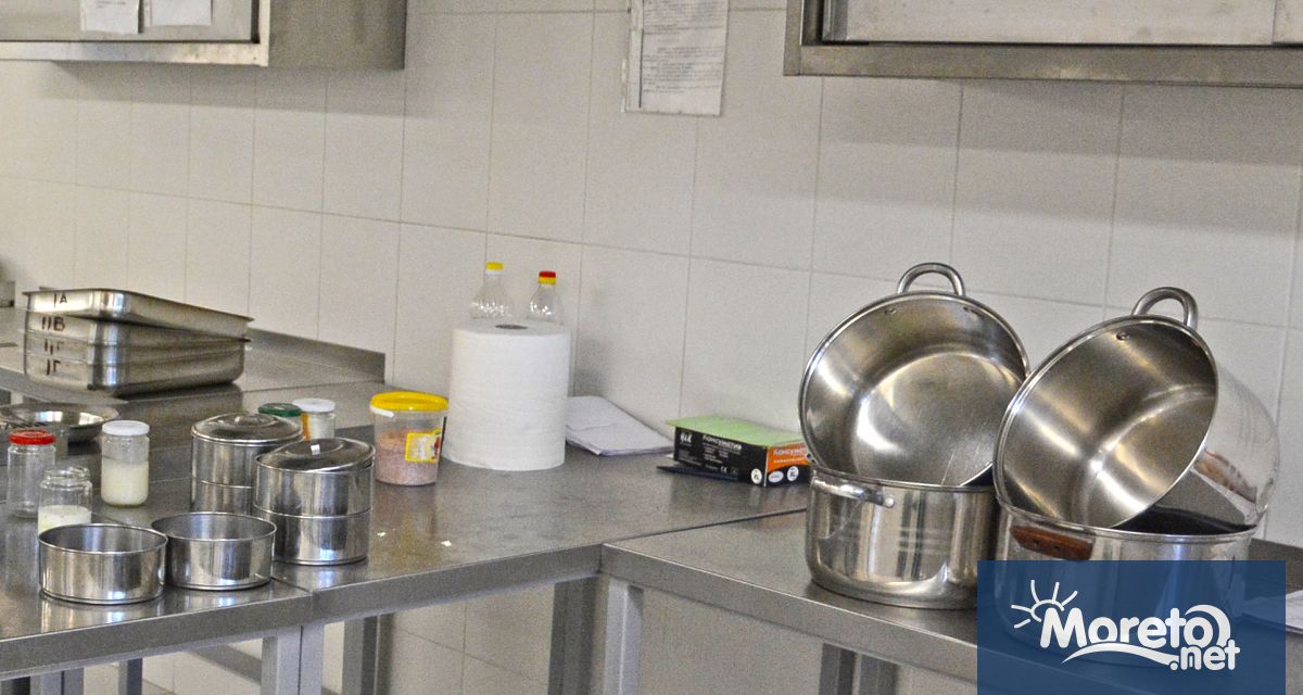 Група млади родители от варненските курортни комплекси Чайка Ален мак