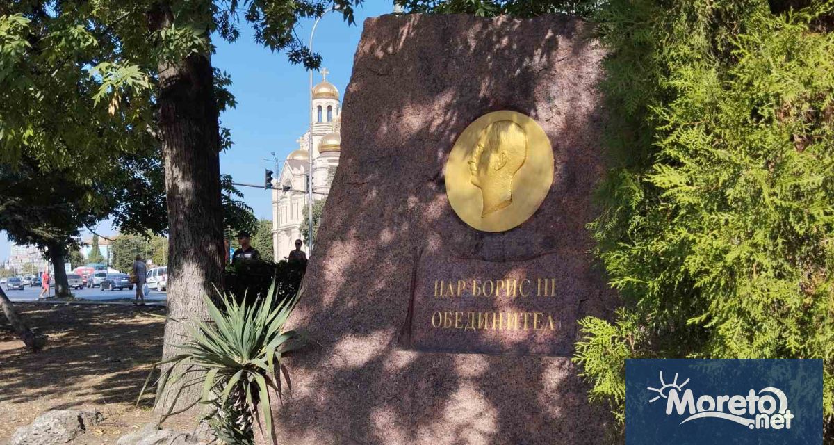 С военен ритуал и заупокойна молитва във Варна почетоха 80