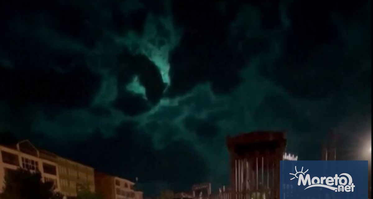 Ярка зелена светлина озари небето над Турция, след като метеорит