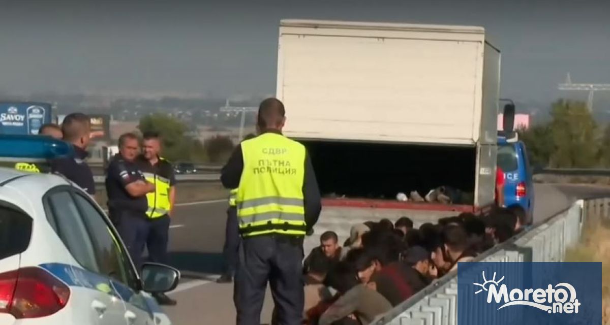 Полицията установи 86 чужди граждани при проверка на товарен автомобил