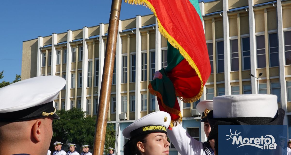 42 ма курсанти от Випуск 2028 и Випуск 2029 на Висшето