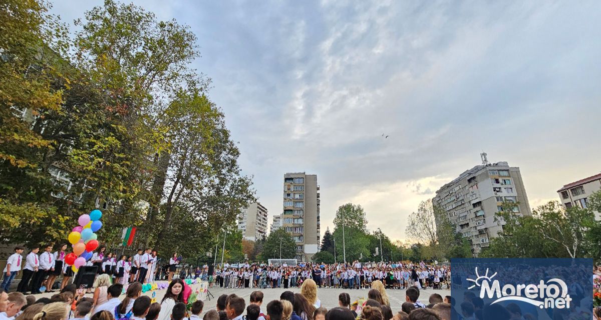 Шумни и цветни тържества огласиха училищните дворове във Варна от