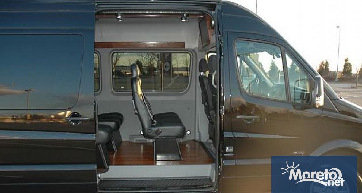 Слухове за тъмен бус в района на варненско училище от