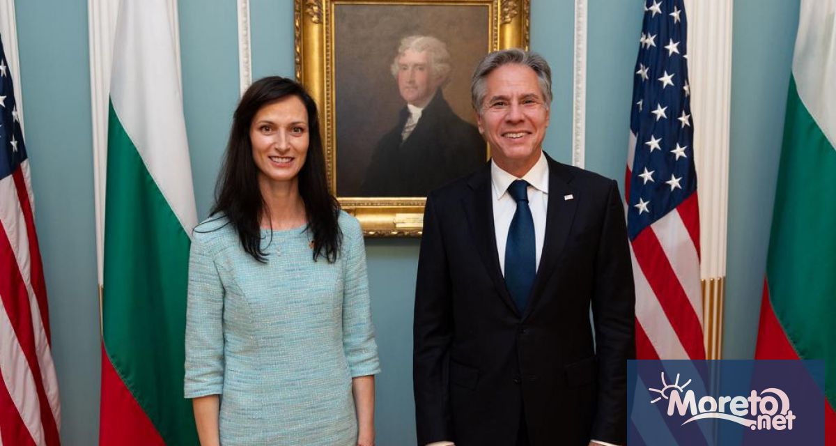 Министър председателят акад Николай Денков и вицепремиерът и министър на външните