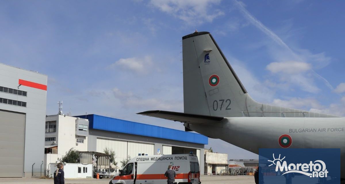 Военен самолет Спартан транспортира в Пирогов детето което пострада на
