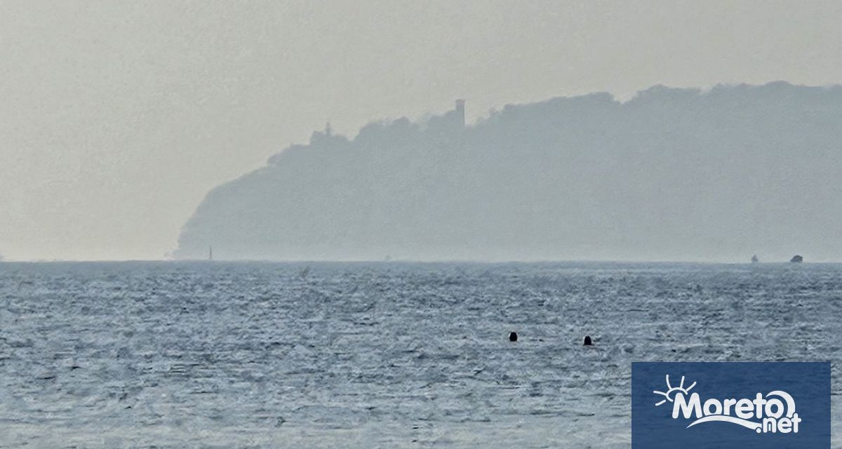 Почти 22 градуса бе температурата на морската водата тази сутрин